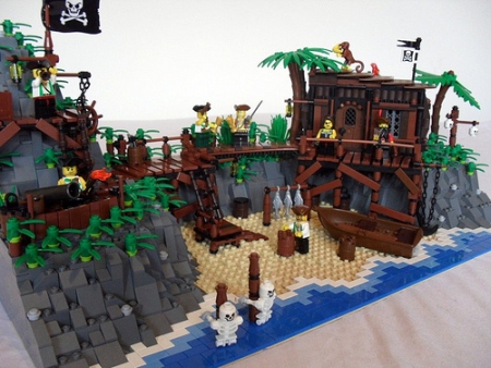 A pirate hideout - a land based MOC by Derfel Cardarn