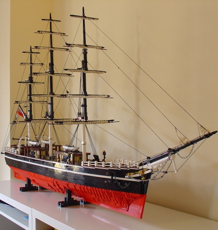 A minifig-scale replica of the clipper Cutty Sark as built by Hoexbroe