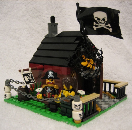 A Pirate's Life For We - a land-based Pirate LEGO MOC by Zeya