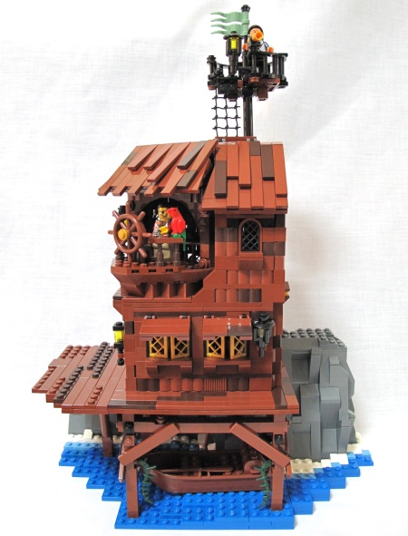 Starck forwarder, an island-based pirate MOC by B-idea