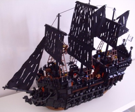 Black Pearl, a ship MOC built by Classic-Pirates.com user Elander