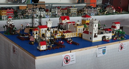 Puerto de la Cruz, a public exhibition of a MOC by Daniel G. and Captain K.