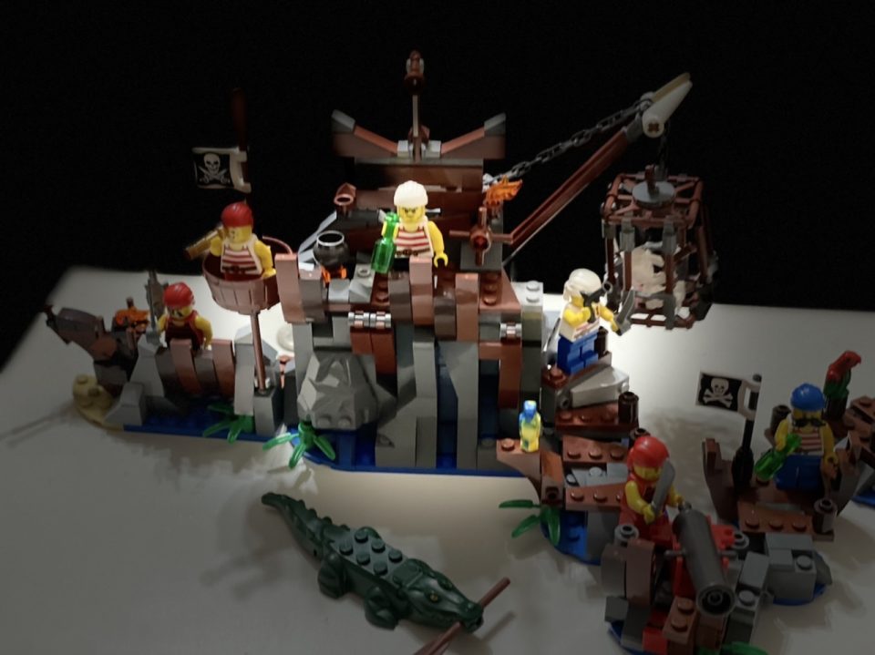 LEGO Pirate Photo - Bad Example 01