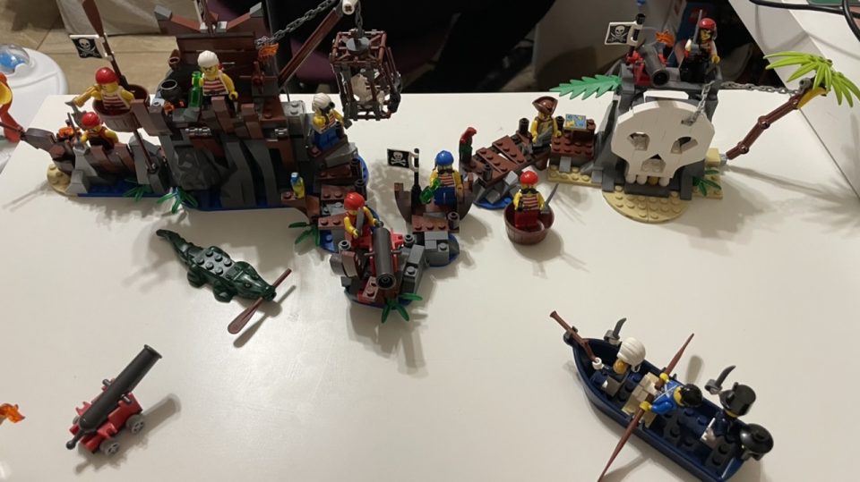 LEGO Pirate Photo - Bad Example 01