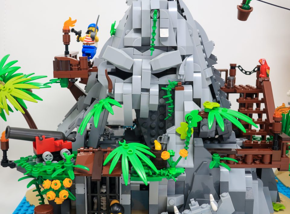 Skull Mountain with crystal cave and cannon