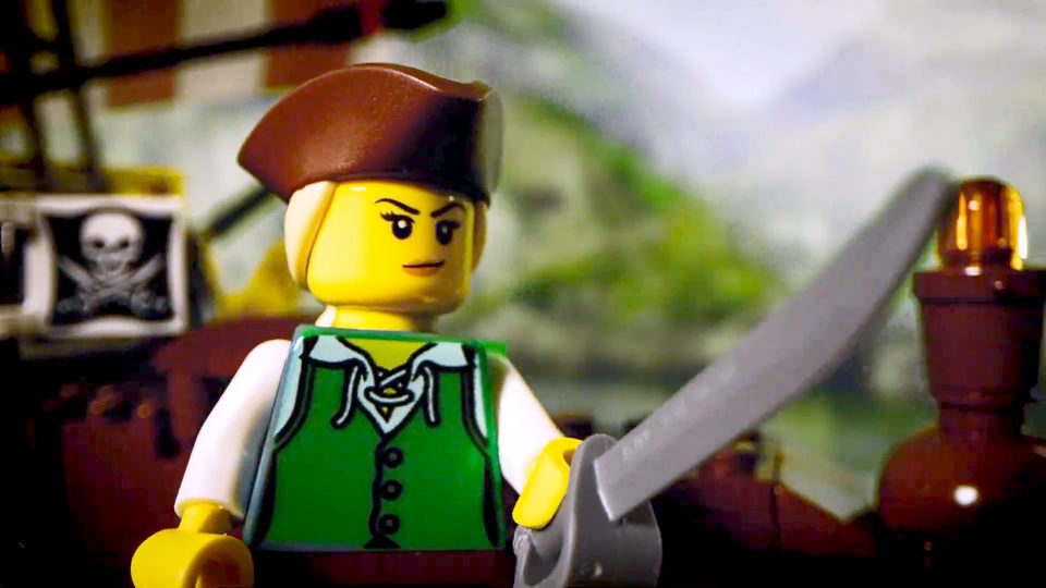 Robin Loot minifigure holding a LEGO cutlass