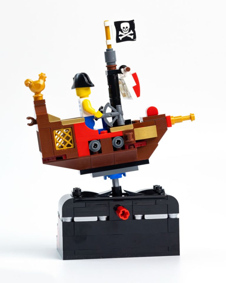 LEGO Bricktober 2022 Pirate Themed Set - Starboard