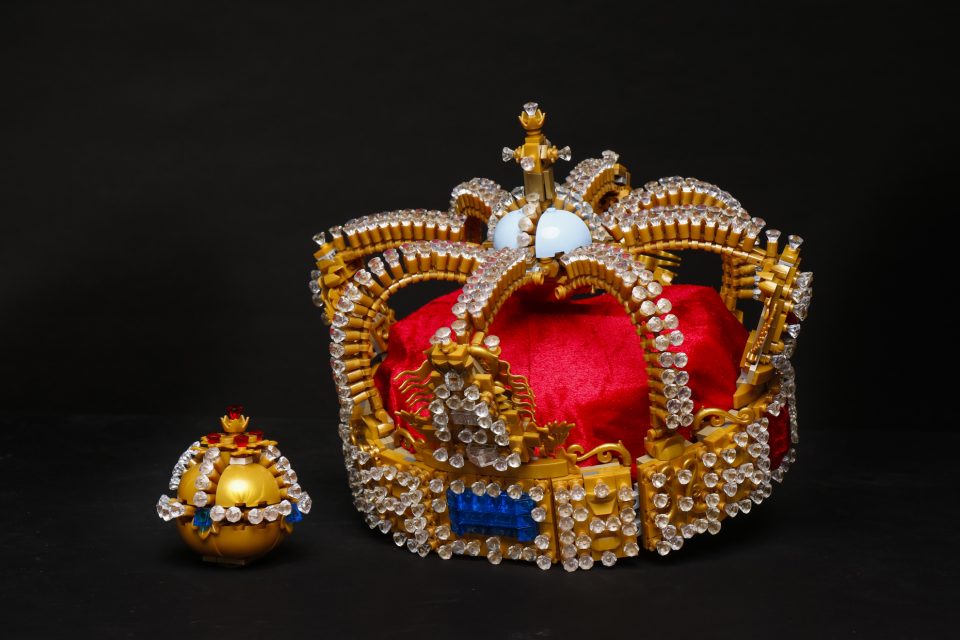 Featured image for "The Crown - A Piece of History" by Piraten