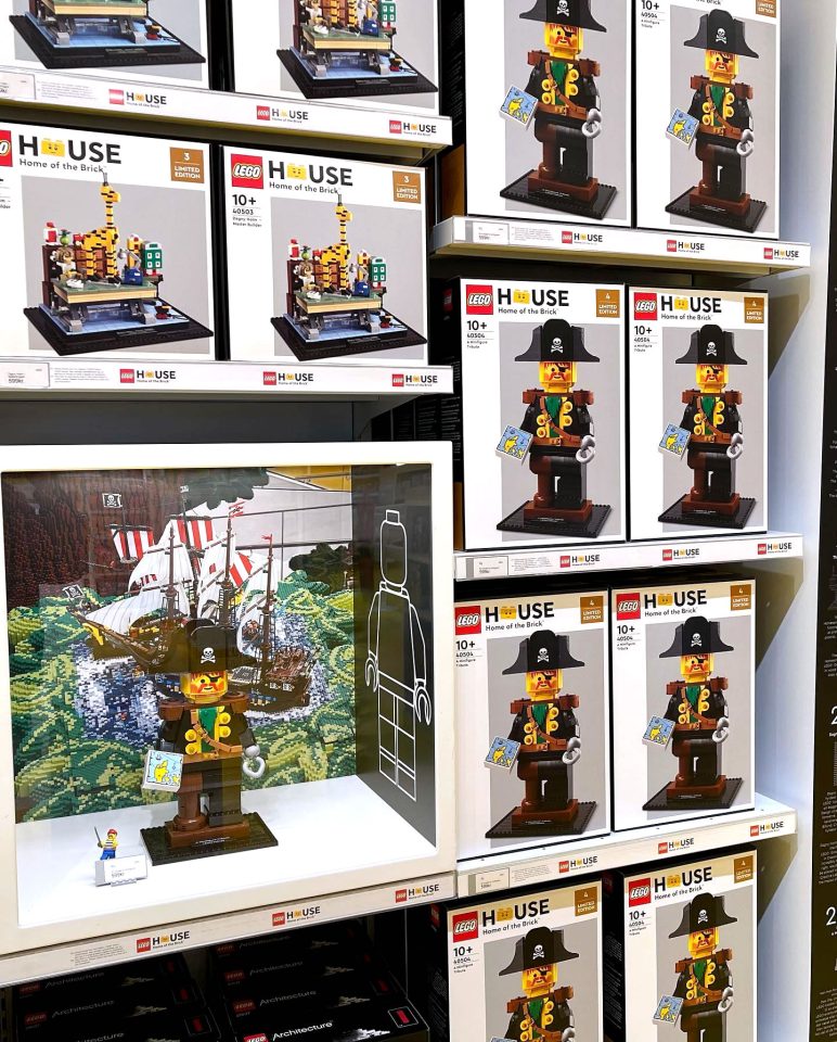 40504 A Minifigure Tribute set one sale at LEGO House