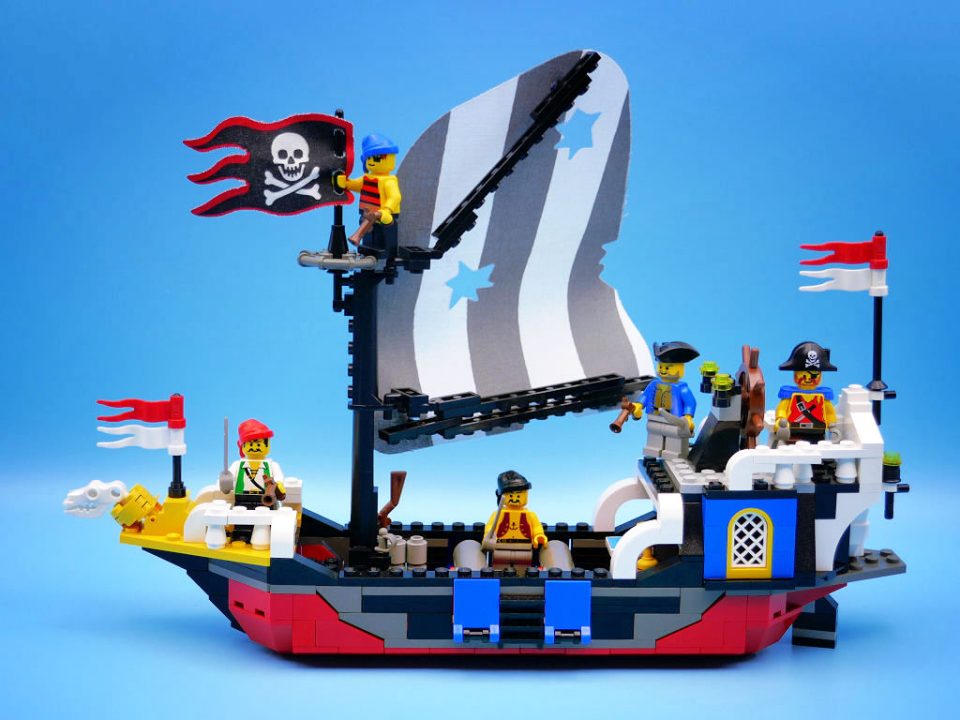 Port beam of "Captain Ironhook's Pirate Junk" 
