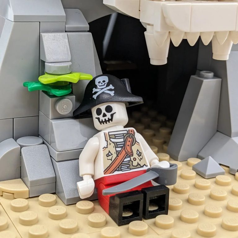 [OFFICIAL] NEW Skeleton Pirate (Build A Minifigure) – The Best Pirate ...