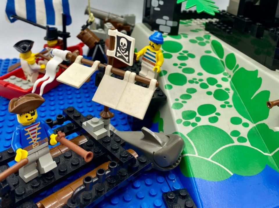Raft from original 6273 Rock Island Refuge LEGO set