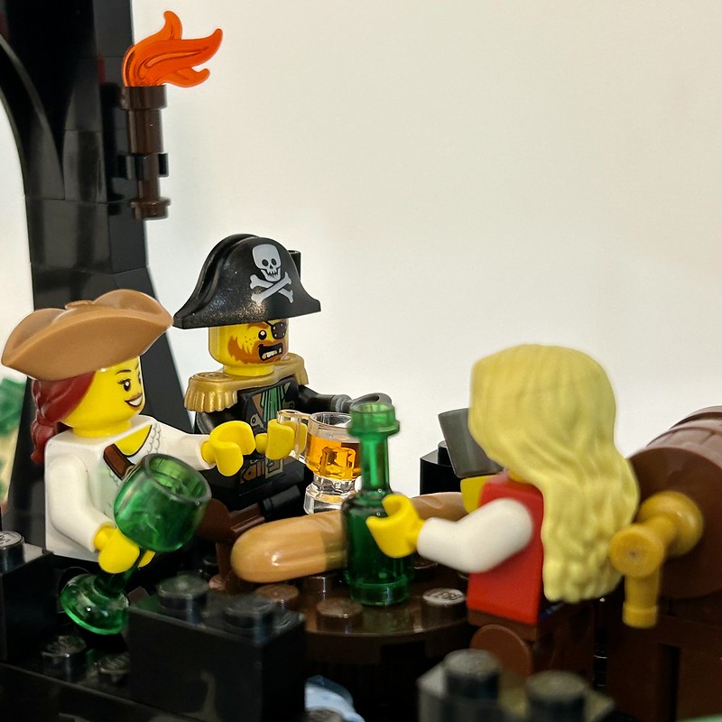 Click here to enlarge image Rock Island Refuge minifigures