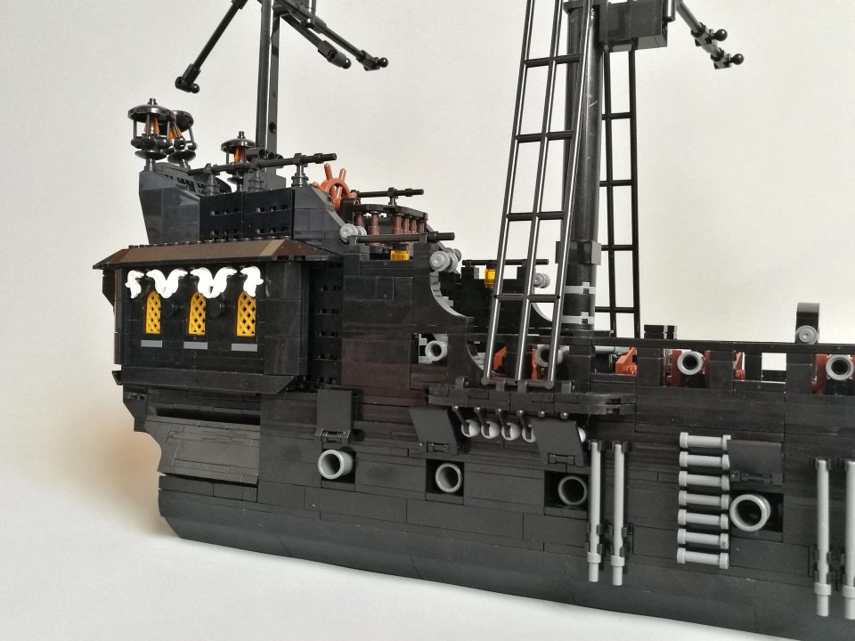 Close up on the broadside