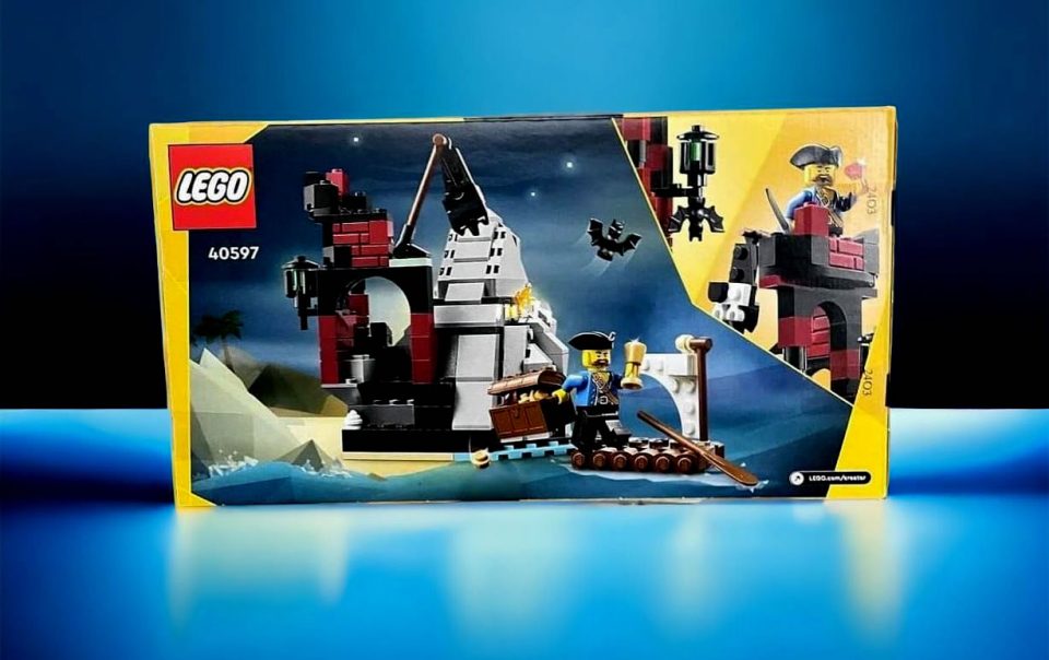 Back box of 4059 LEGO Creator Scar Pirate Island photographed by Bricking747