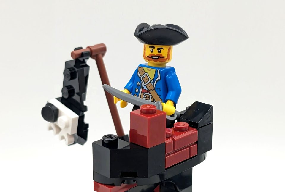 The lone minifigure included with Scar Pirate Island