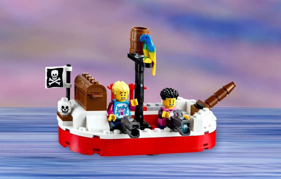 Boat included in 40710 LEGOLAND Pirate Splash Battle