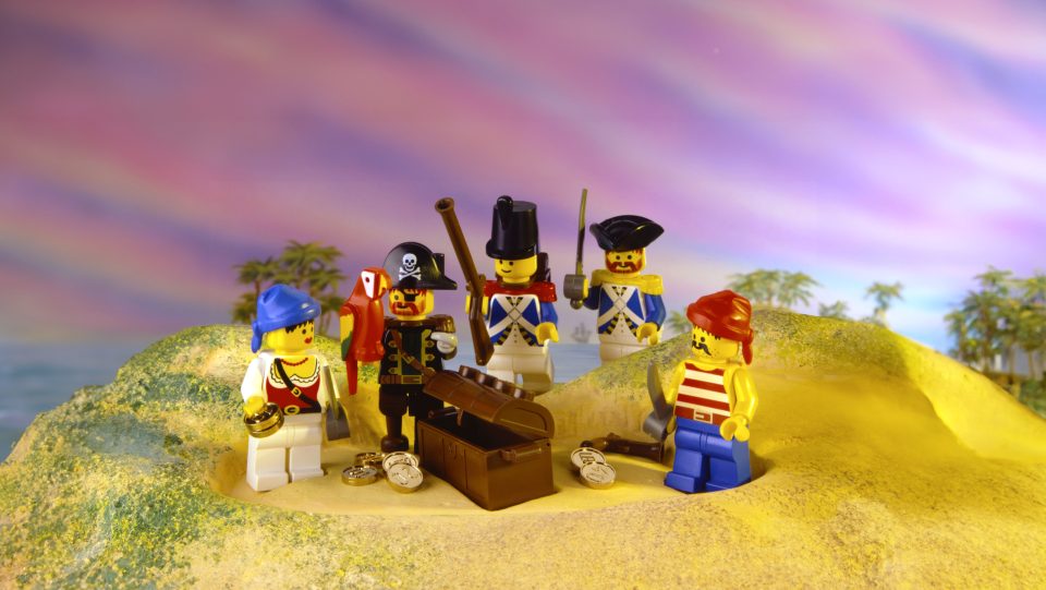 Click here to enlarge image 6251 LEGO Pirate Minifigures