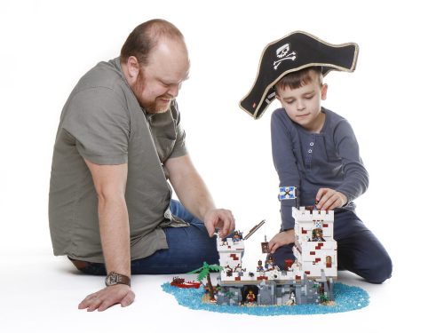 Brian Steffensen Vestergaard (Piraten) and son with LEGO Fortress