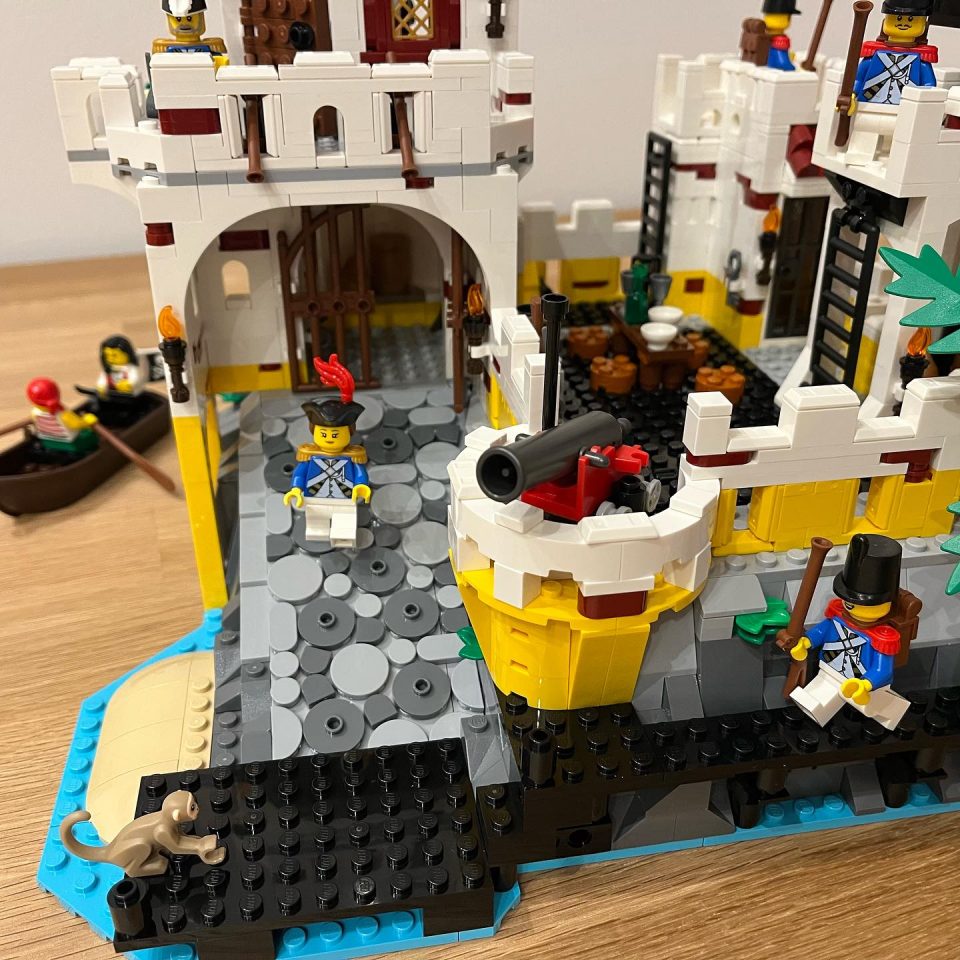 10320 Eldorado Fortress recolor by Capt.Dark.Shark