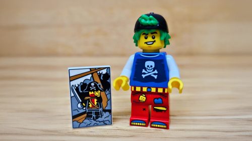Brickbeard Build A Minifigure Tile + Pirate Flag Torso Design