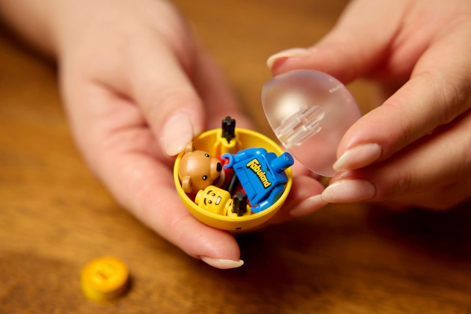 a capsule from 21358 Minifigure Vending Machine