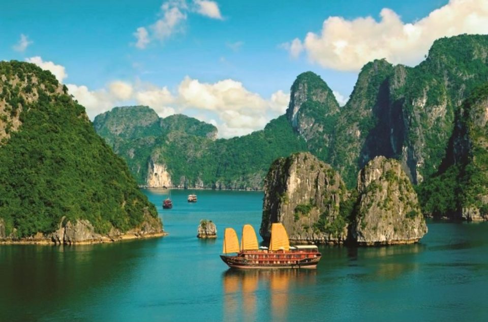 Junk (Ship) sailing in Ha Long Bay, Quang Ninh, Vietnam