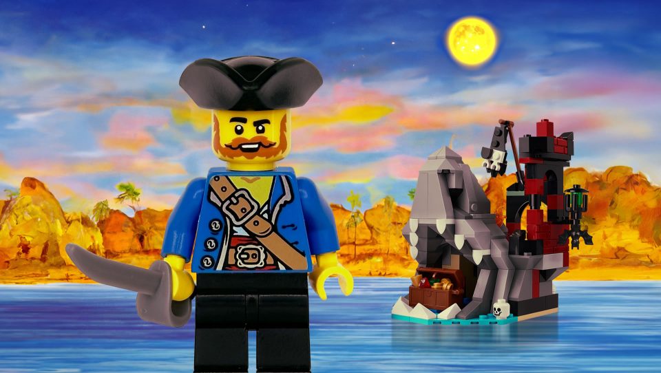 LEGO Pirate Minifigure included in 40597 Scary Pirate Island