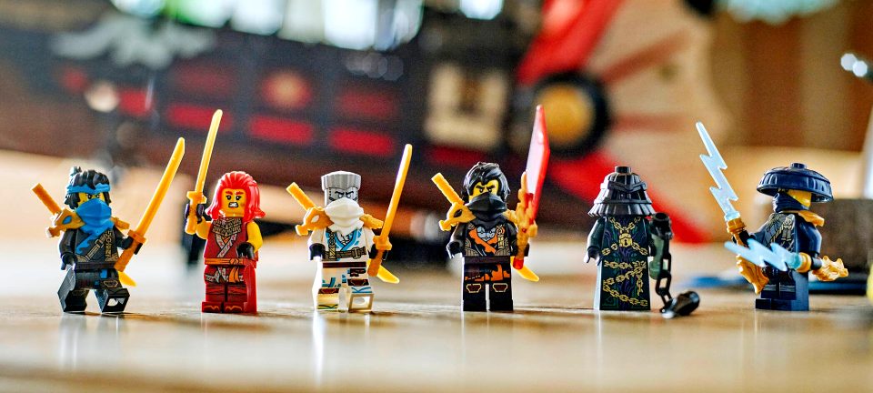 Minifigures of The Temple Bounty (71848)