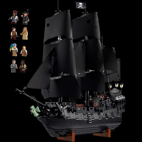 10365 Jack Sparrow's Pirate Ship and Minifigures
