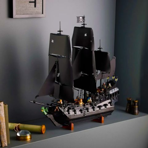 10365 Jack Sparrow's Pirate Ship on a shelf