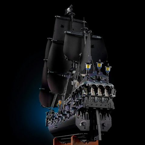 Stern of 10365 Jack Sparrow's Pirate Ship