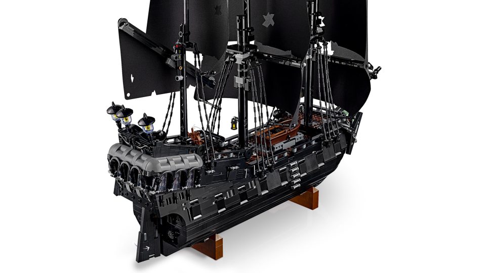Stern of 10365 Jack Sparrow's Pirate Ship from the starboard broadside