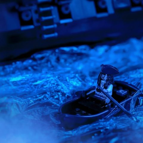 Jack Sparrow minifigure rowing a boat – by_anna