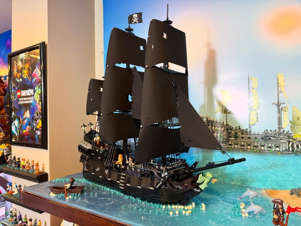 Bow of LEGO Icons 10365 Captain Jack Sparrow's Pirate Ship