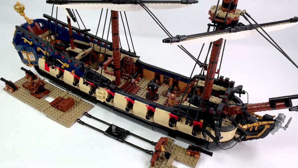 Slide out cannons of the "Privateer Frigate Fortuna" by BrickPerfection