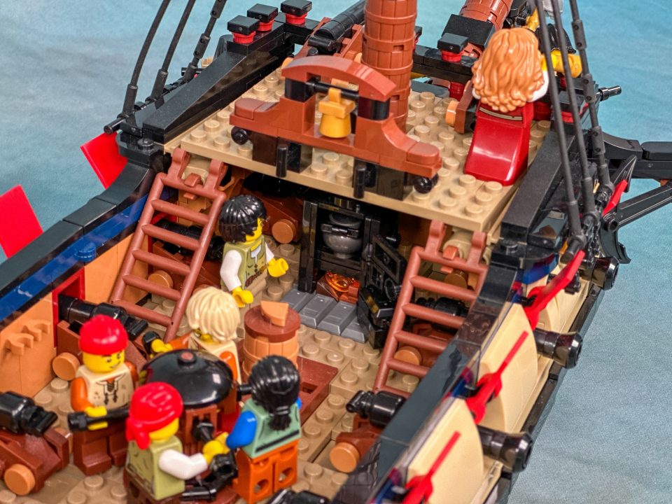 Capstan of "Privateer Frigate Fortuna" by BrickPerfection