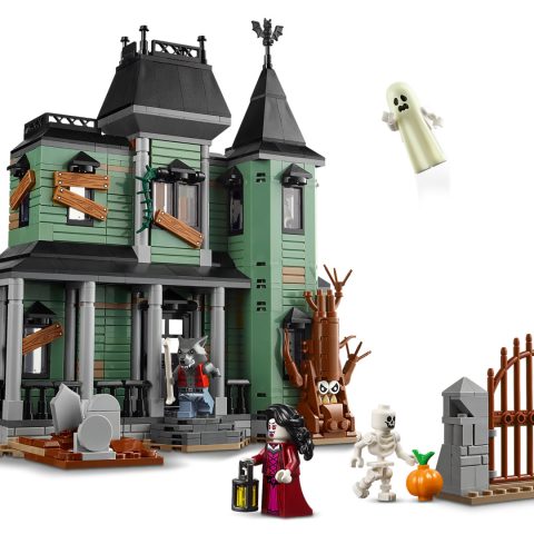 Front of LEGO Creator 3-in-1 31167 Haunted Mansion
