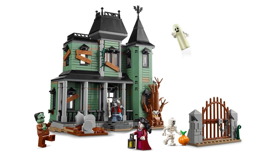 Front of LEGO Creator 3-in-1 31167 Haunted Mansion