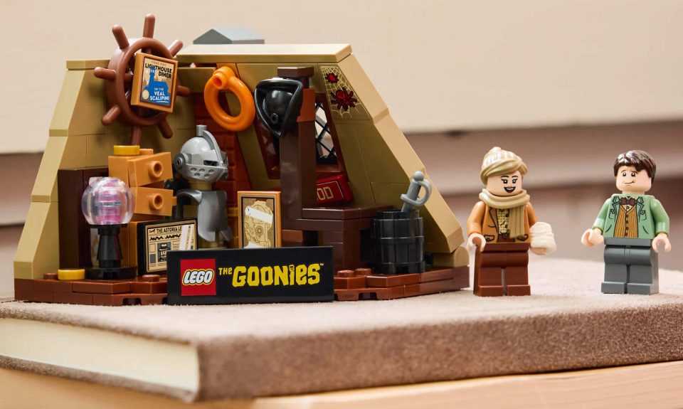 Irving and Irene Walsh minifigures from 40773 The Walshes' Attic Gift With Purchase