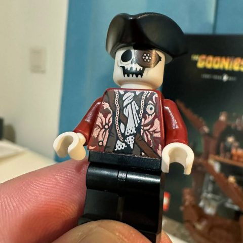 One-Eyed Willy Minifigure – Vaggelis Ntezes