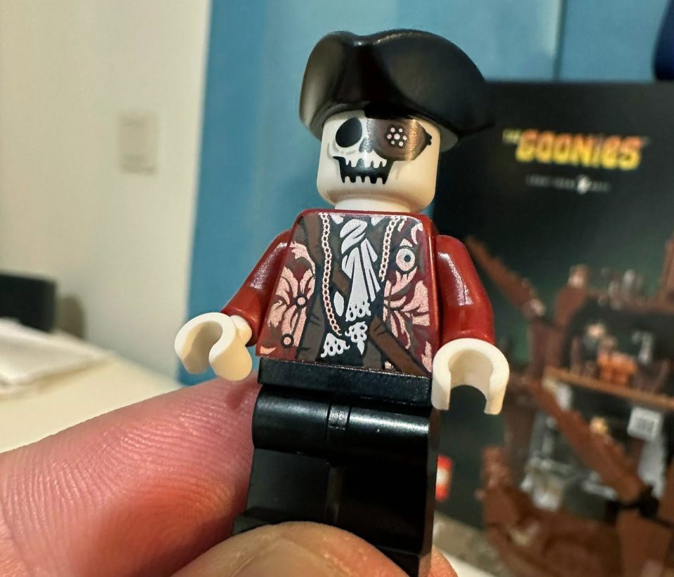 Click here to enlarge image One-Eyed Willy Minifigure - Vaggelis Ntezes