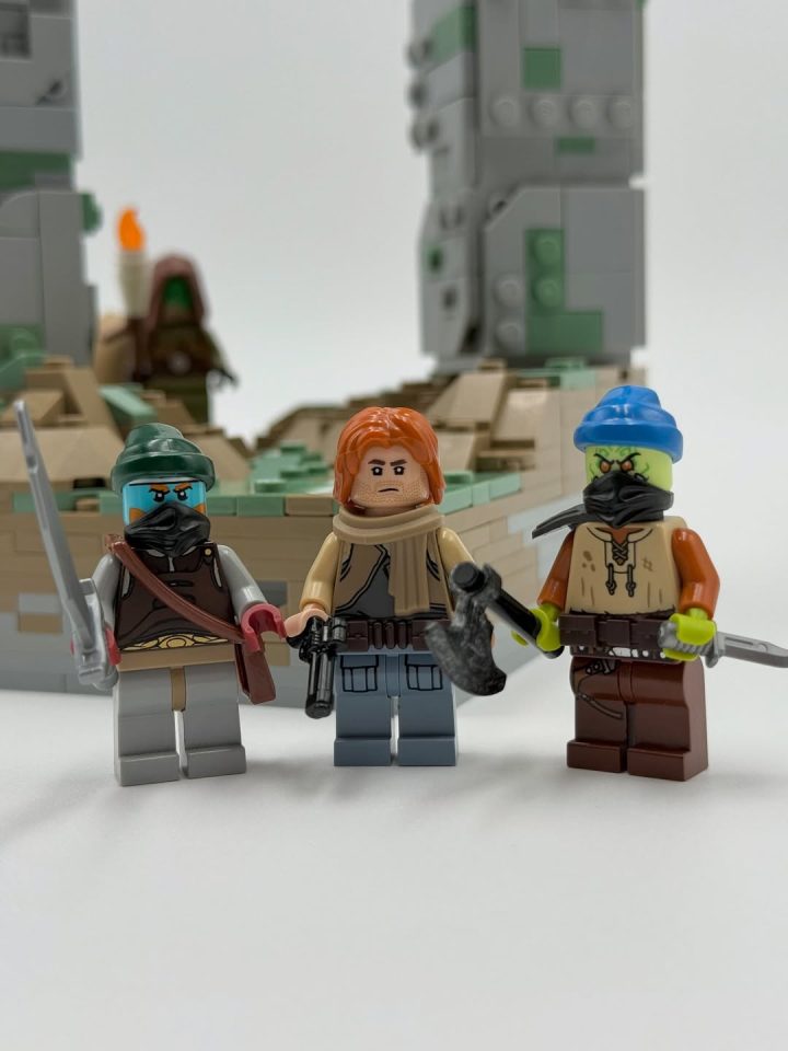 Minifigures of "The Misfits" by basement.builds