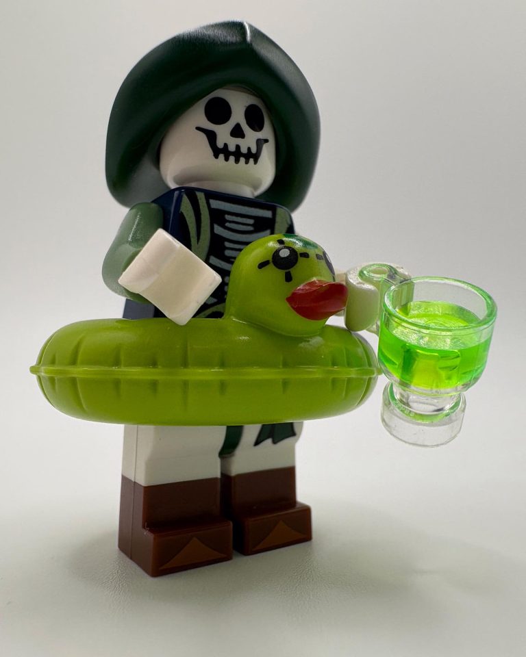 Skeleton minifigure in "Suspended Ghost Pirate Ship" by lillz_book_brick_pics