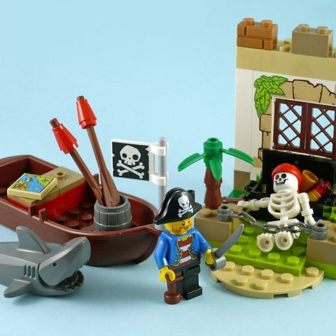 10679 Pirate Treasure Hunt photographed by Nori