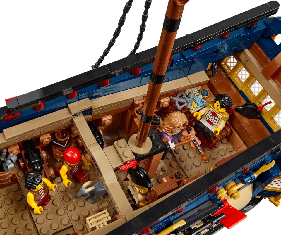 Lower Deck of "Privateer Frigate Fortuna" by BrickPerfection