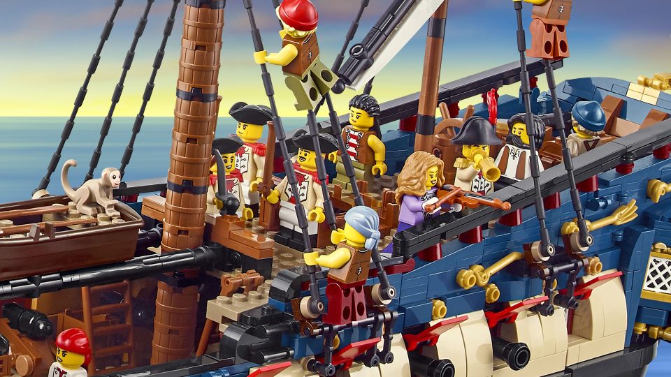 Click here to enlarge image Stern Close-up of "Privateer Frigate Fortuna" by BrickPerfection