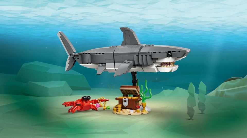 Click here to enlarge image 31381 Creator 3-in-1 Fierce Shark with a Treasure Chest