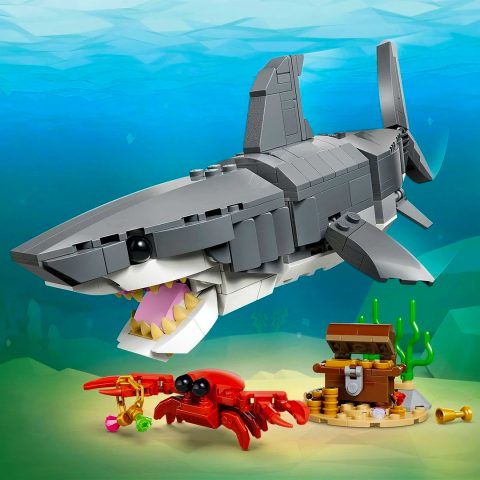 31381 Fierce Shark with a Treasure Chest