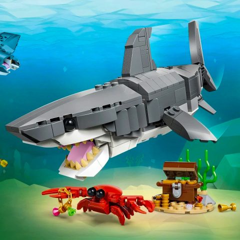 31381 Fierce Shark with a Treasure Chest